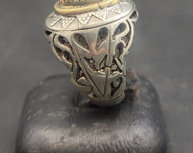Soild Silver Beautiful Vintage Handmade Ring With Natural Turquoise Stone