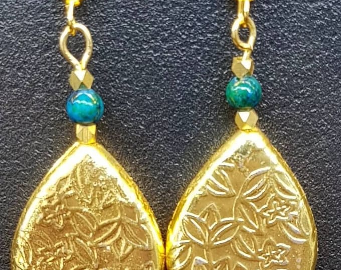 Gold Gulied Wonderful Vintage Earings With Tinny Malachite Stone