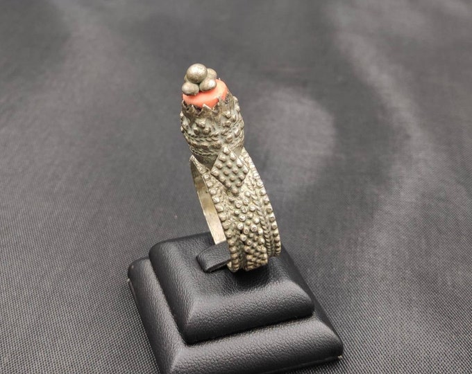 Wonderful Antique Old Silver Unique Yemani Silver Ring With Coral Gemstone