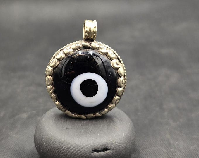 Beautiful Vintage Ancient Eyes Banded Agate Stone Powerful Protection Stone Pendant