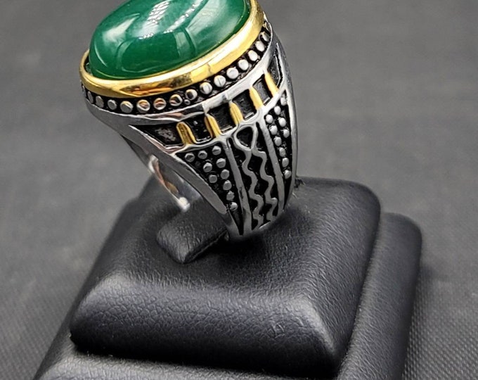 Wonderful Vintage Near Eastern Silver Ring With Natural Jade Stone