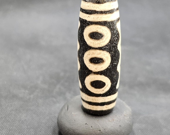 Ancient Tibetan Agate Dzi Bead: Indo Eye Motif (40mm)