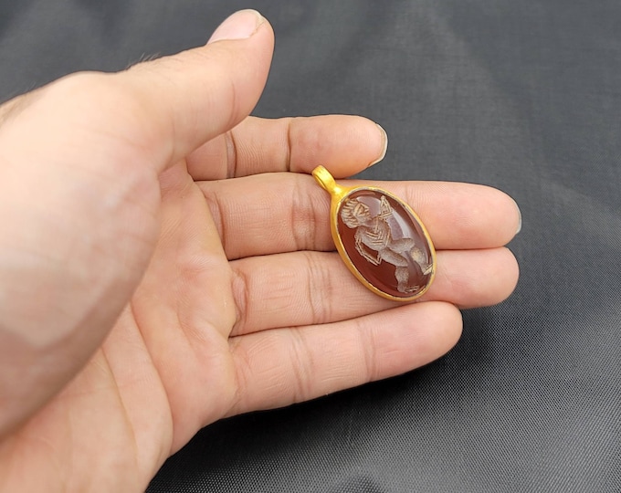 Ancient Agate Stone Roman King Fighter Intaglio Gold Gulding Beautiful Antique Pendant