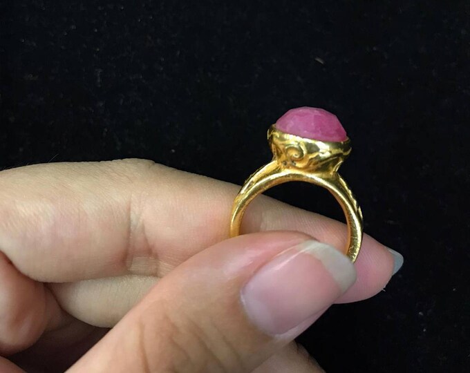Gold Plated Beautiful Vintage Ring With Pink Adventuring Gemstone