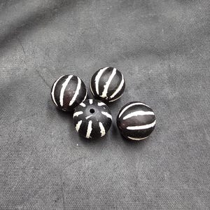 4 Ancient Indo-Tibetan Banded Agate Prayer Beads (15mm)