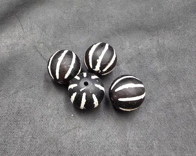 4 Picese Ancient Rare Indo Tibeten Banded Old Black Agate With White Lines Prayer Beads