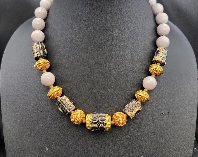Beautiful Vintage Natural White Agate Stone Beads With Gold Gilt Beads With Bule Sapphire Gemstone Necklace