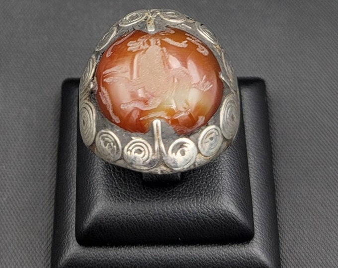 Rare Mid Century Wonderful Unique Ring With Natural Agate Stone Hourse Intaglio