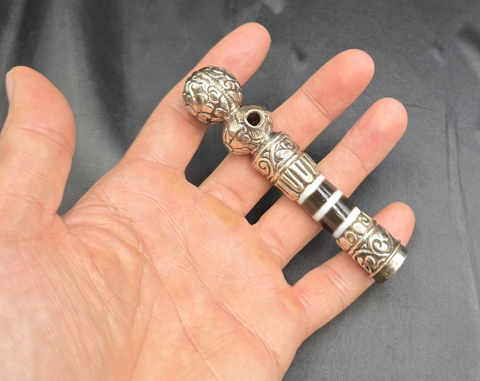 Antique Solid Silver Tibetan Pendant: Ancient Dzi Agate Stone