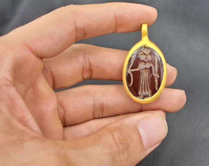 Ancient Agate Stone Roman King Intaglio Carved Gold Gulding Pendant