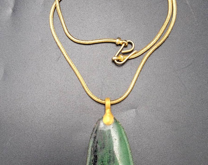 Natural Ruby Zoisite Gemstone Pendant With Gold Gulding Chain