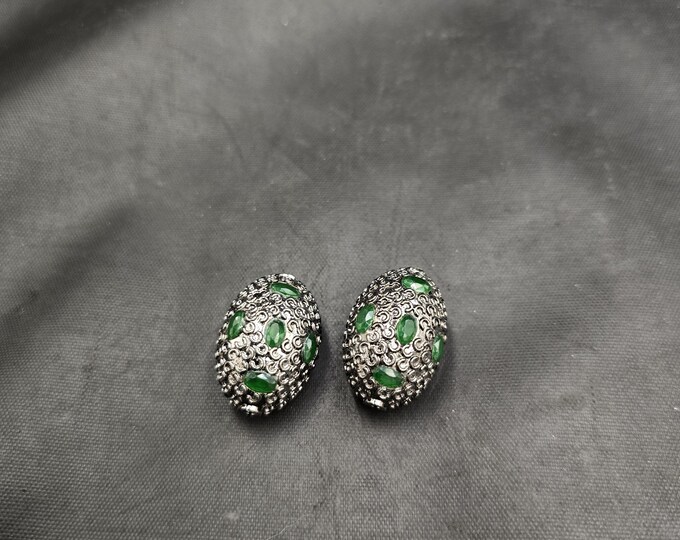 Beautiful Victorian Design Handmade Silver 2 Beads With Natural Emerald Gemstone