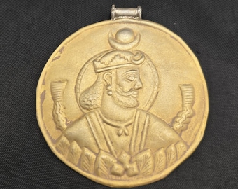 QUEEN」の刻印入りアンティークシルバーメッキメダル、8 mm、ミニマ