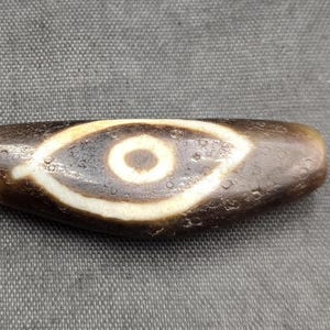 Amuleto de protección poderoso con forma de ojo antiguo y banda, único y raro, de piedra de ágata antigua. imagen 8