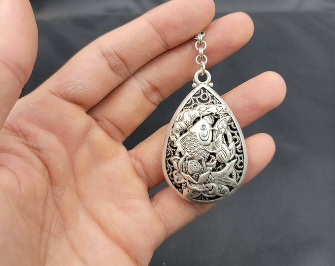 Beautiful Vintage Silver Finsh Carved Unique Art Tibeten Key Chain