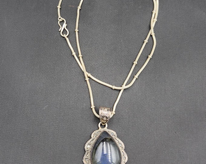Sterling Silver Vintage Pendant With Natural Labradorite Stone With Silver Chain