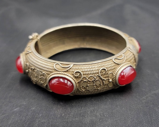 Soild Silver Vintage Handmade Authentic Silver Bangle Bracelet With Natural Naga-Land Red Agate Stone