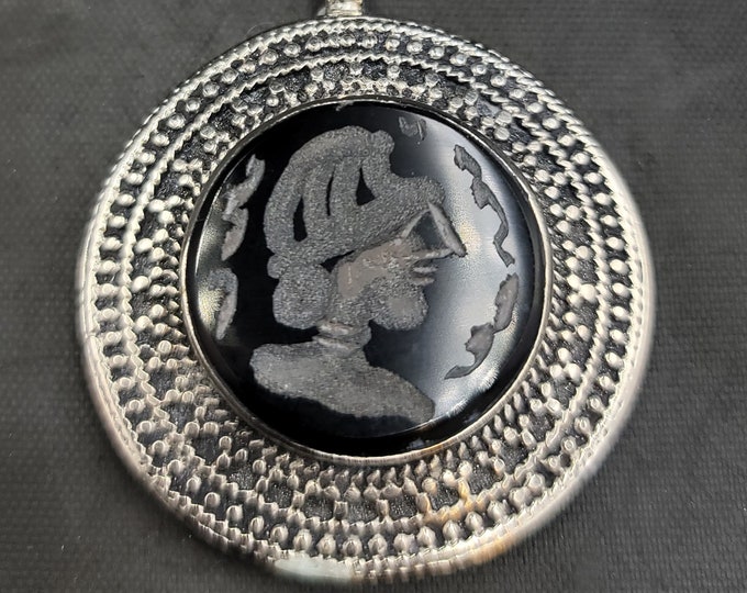 Beautiful Black Agate Unique Cicra Late 2nd Millennium BC Gilgamesh Intaglio Silver Pendant