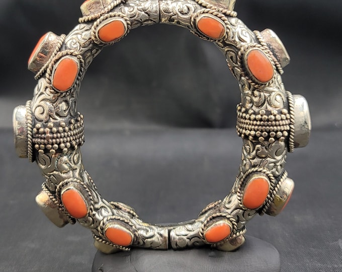 Wonderful Vintage Tibetan Silver Bangle Bracelet With Natural Coral Stone