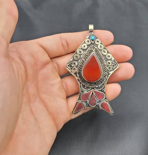 Vintage Afghanistan Agate Stone Pendant: Handmade Fish Design