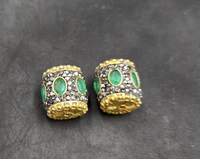Beautiful Vintage Gold Guliting Wonderful 1 Pair Beads With Black Spinel And Green Emerald Stone