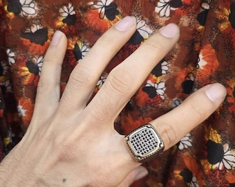 Vintage Brass Ring: Black Spainal Gemstone, Size 9