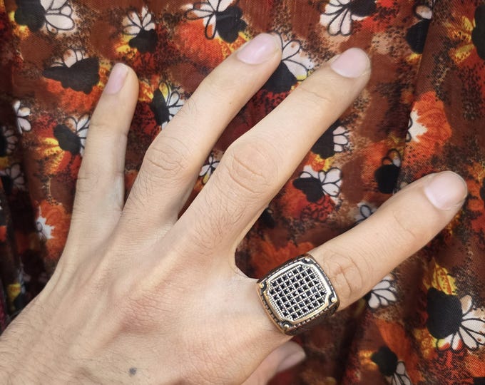 Vintage Brass Ring: Black Spainal Gemstone, Size 9