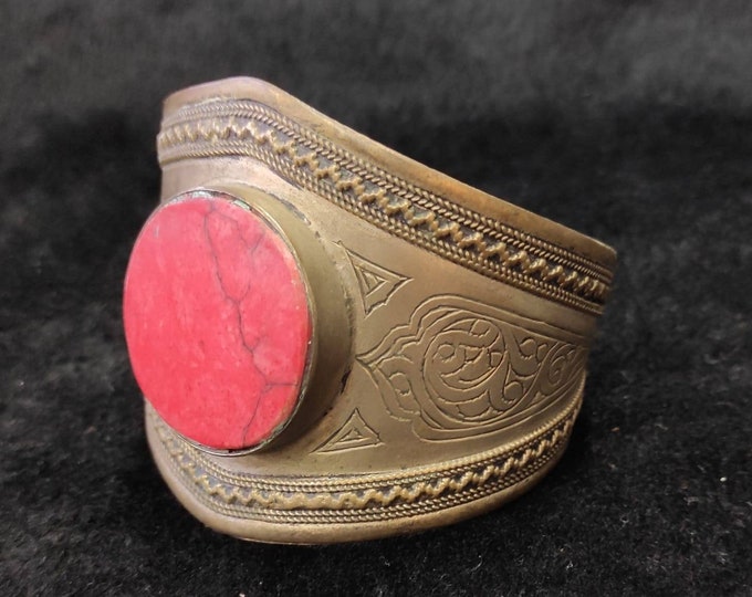 Beautiful Vintage Silver Old Bangle Bracelet With Pink Coral Gemstone