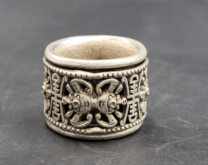 Beautiful Vintage Tibeten Silver Wonderful Stress Relief Beautiful Soild Ring