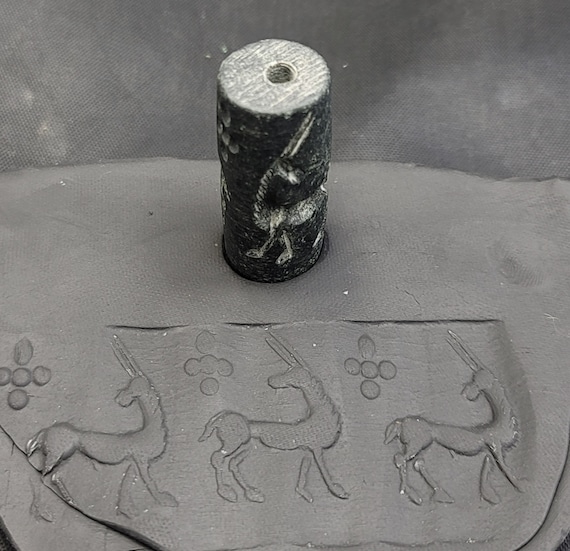 古代バッカトリ石の鹿の凹版シリンダーシールビーズスタンプ - Etsy 日本