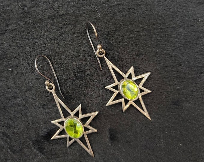 Sterling Silver Vintage Beautiful Earrings With Natural Green Peridot Gemstone
