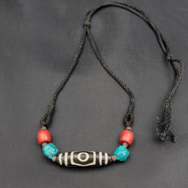 200 BC Alte Dzi Tibetische 3 Augen Achat Dzi Perle mit natürlichen Türkis und Koralle Halskette