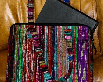 Borsa per laptop, multicolore, intrecciata a mano fino a 18 pollici. Borsa da trasporto per file, scarti di tessuto riciclato del progetto Kalima Zero Waste