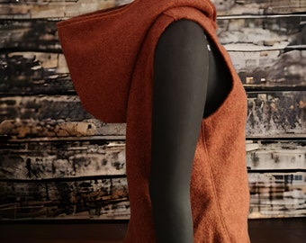 “Gaja” vest made of milled wool with a hood, suitable for the transitional period and especially for skirts! Terracotta rust