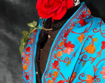 Elegant gestolen, met de hand geborduurd in turquoise door Kalima