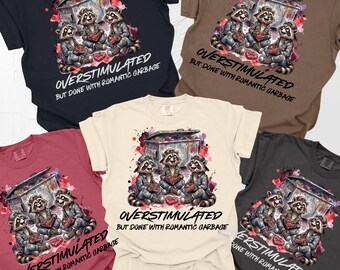 刺激過剰だけどゴミの中で繁栄するアライグマのガレンタインシャツ • 面白いバレンタインTシャツ • 皮肉なアライグマのグラフィック • トレンディな快適カラー