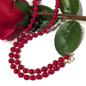 Collier de perles de corail rouge en or 9 carats, bijoux de déclaration de pierres précieuses rouges audacieuses image 1