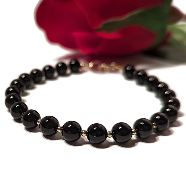 Bracelet de perles d'onyx noir en or 9 carats, cadeau de pierre précieuse d'onyx naturel et de bijoux en perles d'or pour femme, soeur, mère ou amie