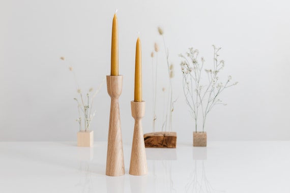Handgedrehtes Eichenholz Kerzenhalter Set: Minimalist skandinavisches Design