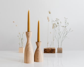 Set di 2 candelabri minimalisti in legno torniti a mano, Weiß, portacandele in legno di quercia, scandinavo minimalista, portacandele a nastro, Hygge Simple