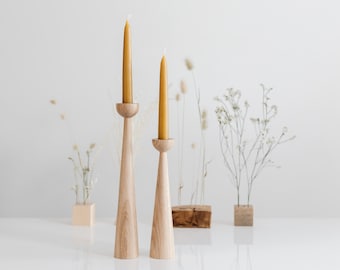 Set di 2 candelieri in legno minimalista tornito a mano, portacandele in legno di quercia, scandinavo minimalista, portacandele a nastro, arredamento Hyge