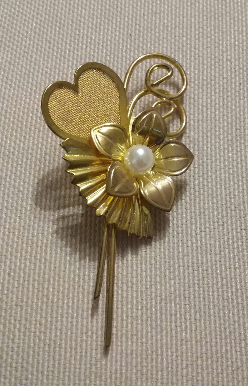 Mesh Heart Brooch faux pearl vintage 1960s gold tone Flower brooch costume jewelry flower with heart