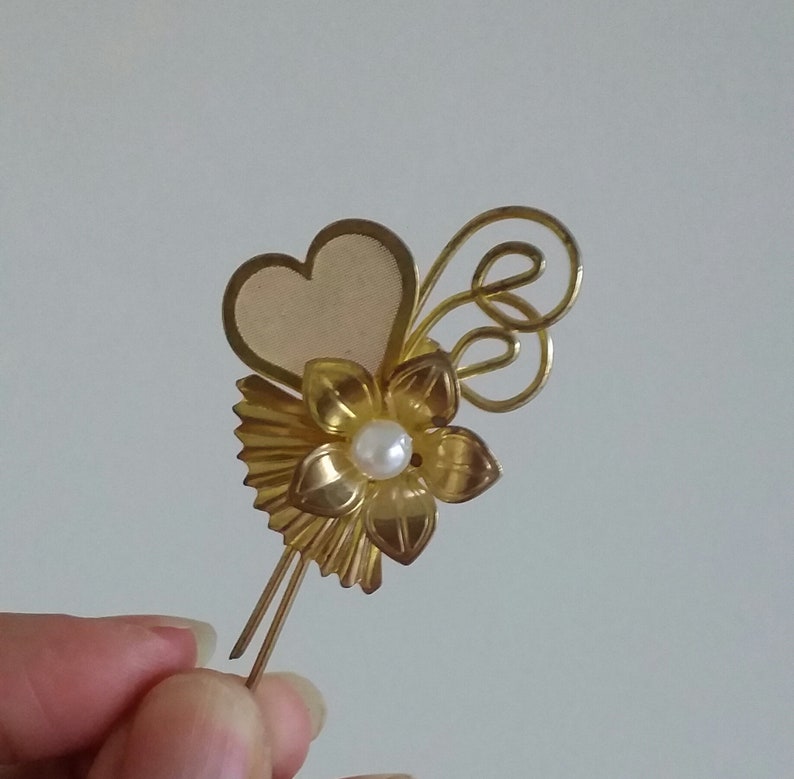 Mesh Heart Brooch faux pearl vintage 1960s gold tone Flower brooch costume jewelry flower with heart