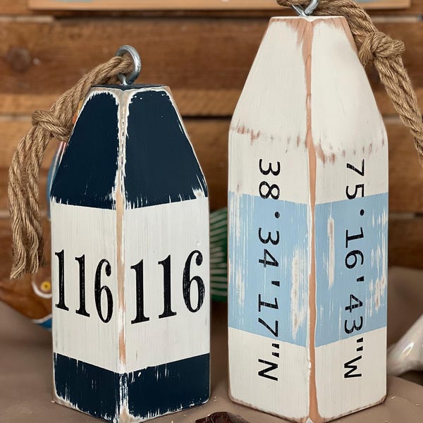 Boya de número de casa personalizada: decoración náutica de casa de playa, boya de langosta, latitud, longitud, boya de dirección