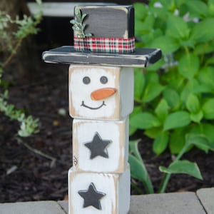 Farmhouse Christmas Snowman Decor: Rustic Wood Blocks