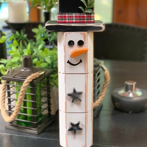 Handcrafted Farmhouse Wood Snowman Decor: Rustic Christmas