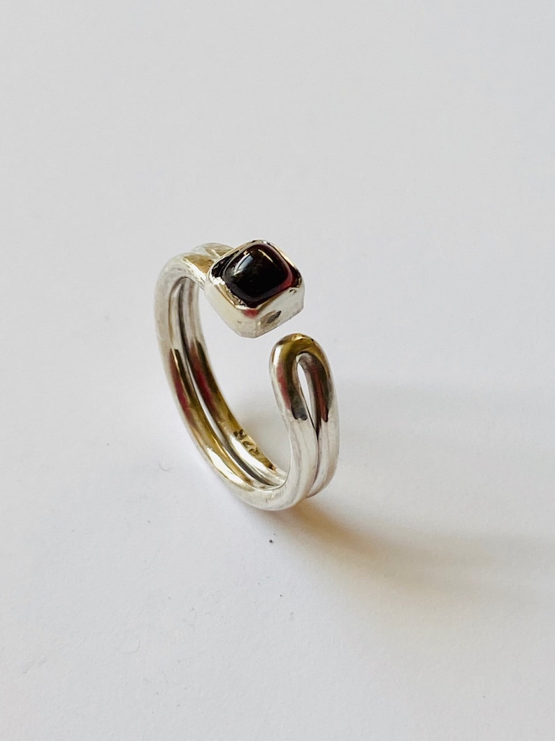 Open silver ring Square garnet