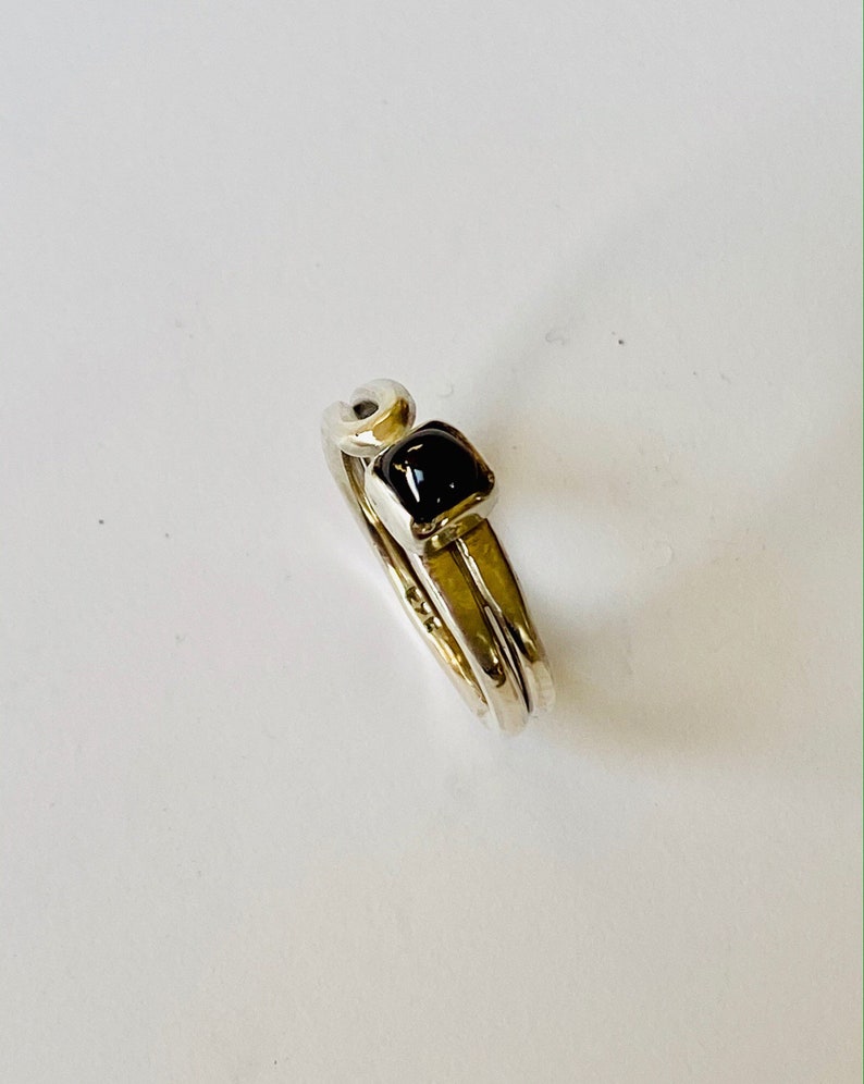 Open silver ring Square garnet