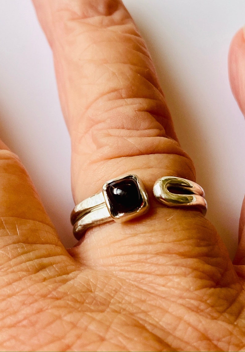 Open silver ring Square garnet