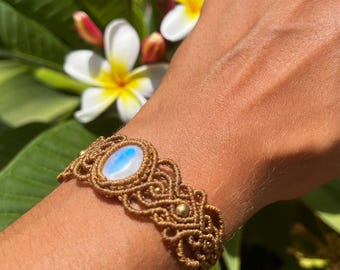 Moonstone macrame bracelet, dainty bracelet with shiny stone, Bohemian wedding, delicate, boho chic, special jewelry gift for mother
